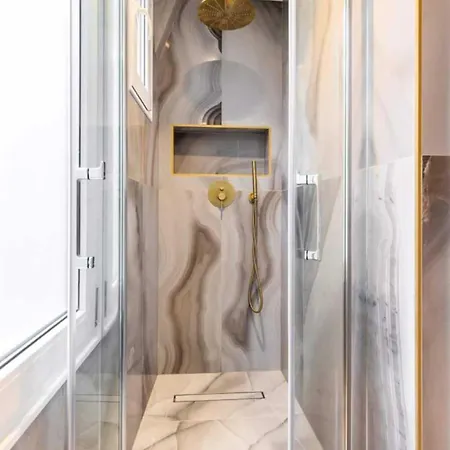 Newly Rebuilt By Architect - Center Of Appartamento *